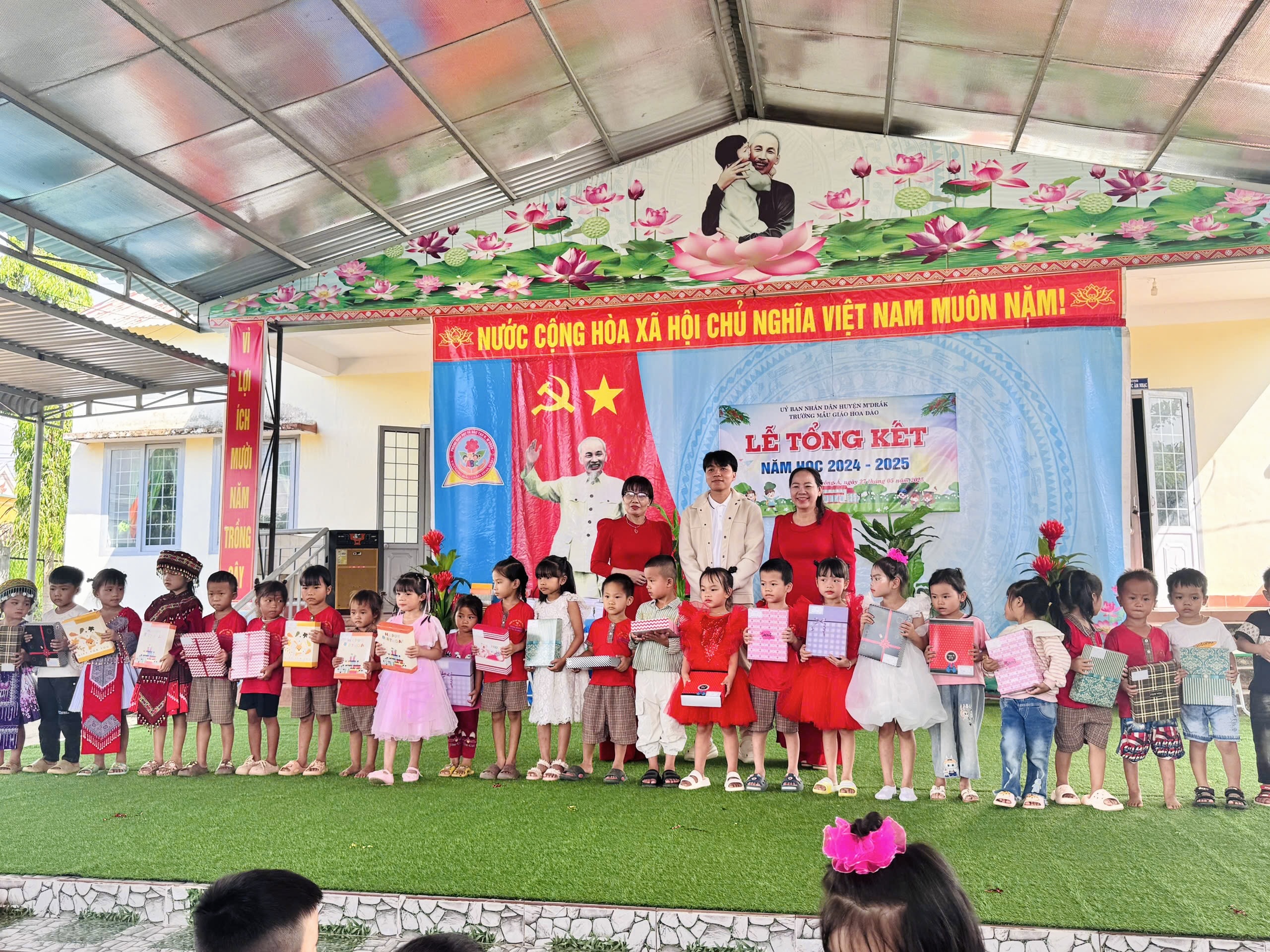 Trường Mẫu Giáo Hoa Đào tổ chức thành công buổi lễ tổng kết năm học 2024-2025.