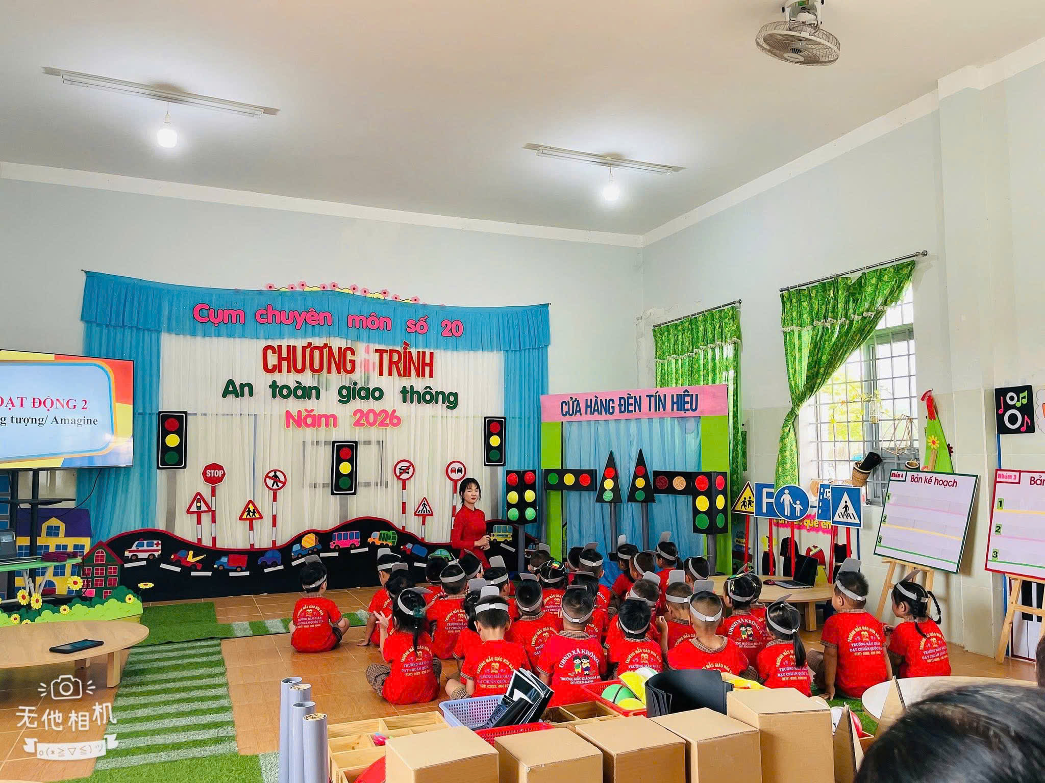 SINH HOẠT CHUYÊN MÔN CỤM SỐ 20 – HOẠT ĐỘNG GIÁO DỤC STEAM “LÀM ĐÈN TÍN HIỆU GIAO THÔNG – QUY TRÌNH THIẾT KẾ KỸ THUẬT EDP” TẠI LỚP CHỒI 1, TRƯỜNG MẪU GIÁO HOA ĐÀO